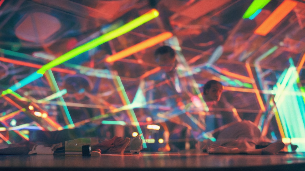 Walton’s Bright Room and Unsteady Vision